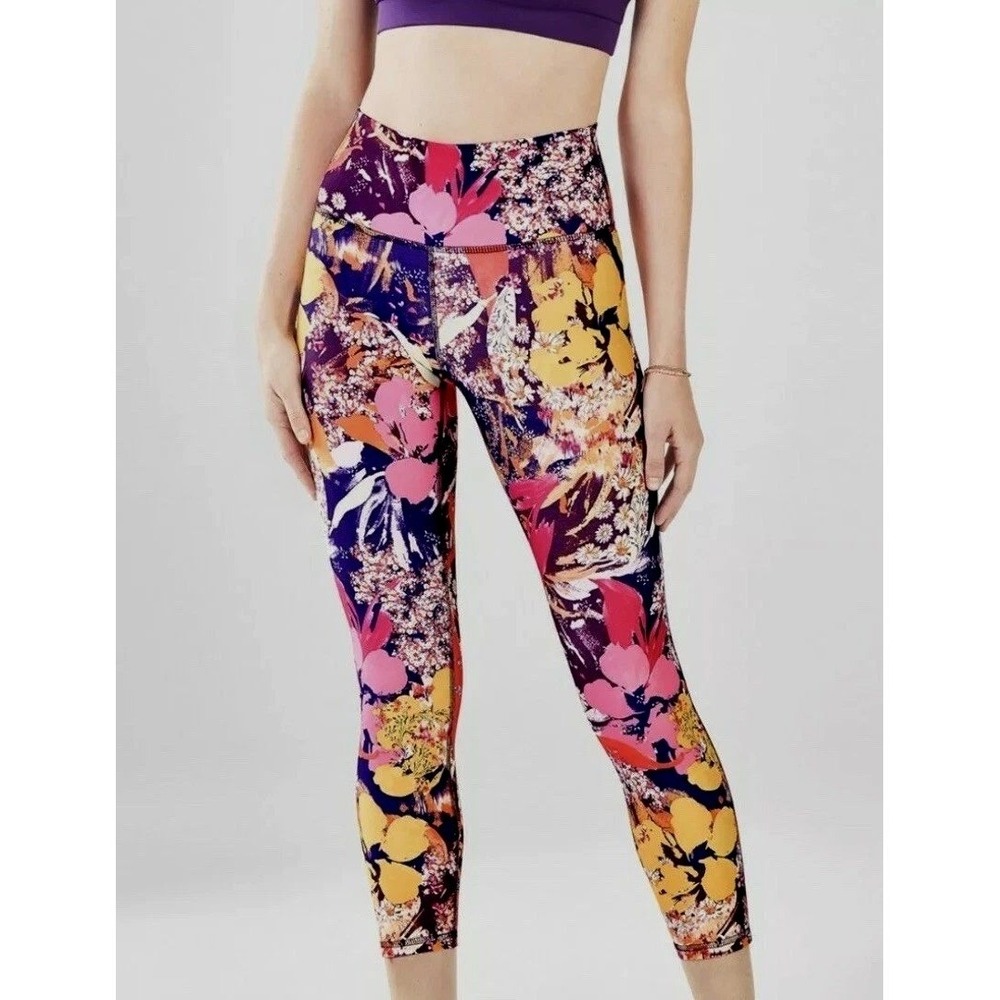 Fabletics Salar Solid Power Hold Capri Workout Leggings Womens L Floral Yoga Gym